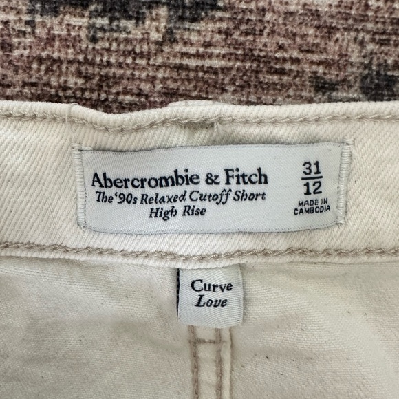 Curve Love 90s Relaxed Cut Off Short - Picture 4 of 4